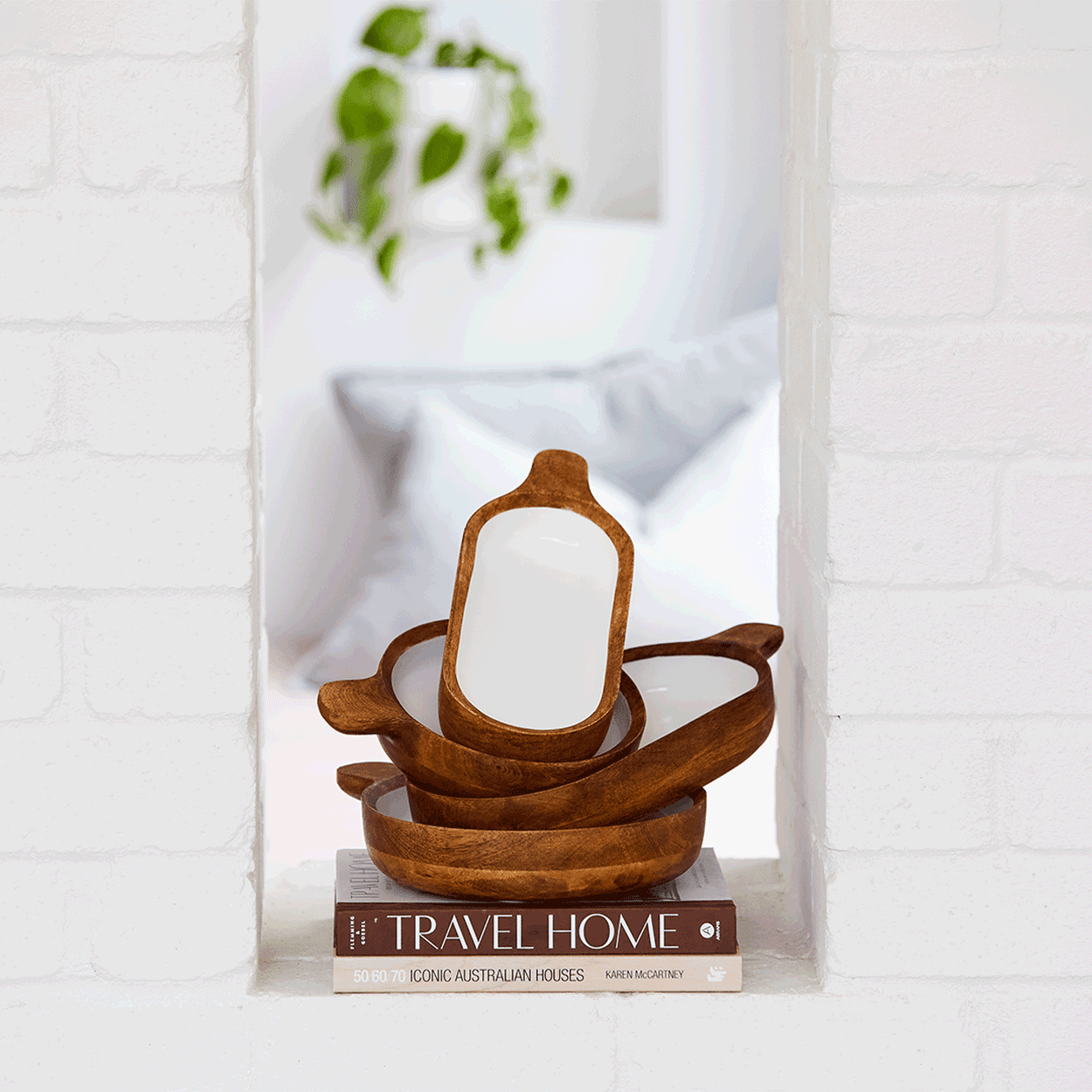 Salisbury & Co Calla Round Mango Wood Serving Bowl with Handle 23cm White Image 6