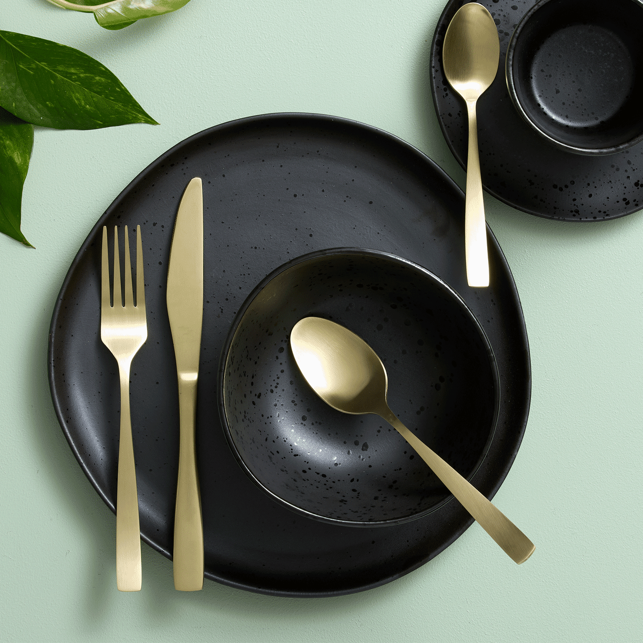 Salisbury & Co Virtuo Cutlery Set 16pc Gold Image 6