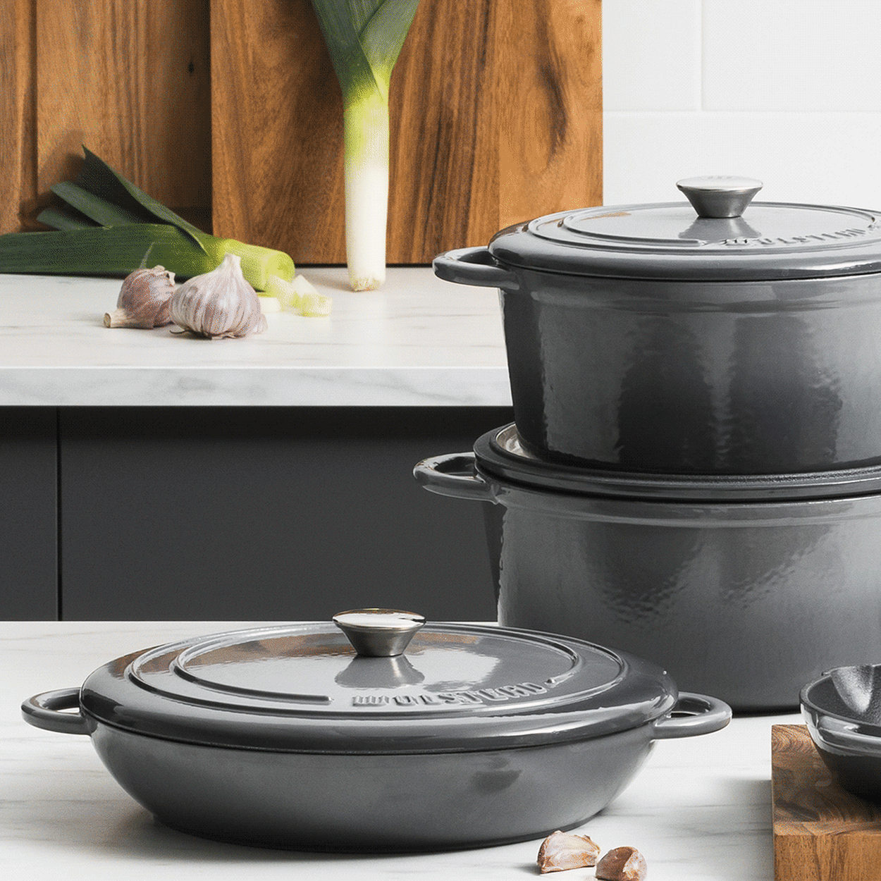 Wolstead Endure Round Enamel Cast Iron Shallow Casserole 30cm - 3.5L Grey Image 6