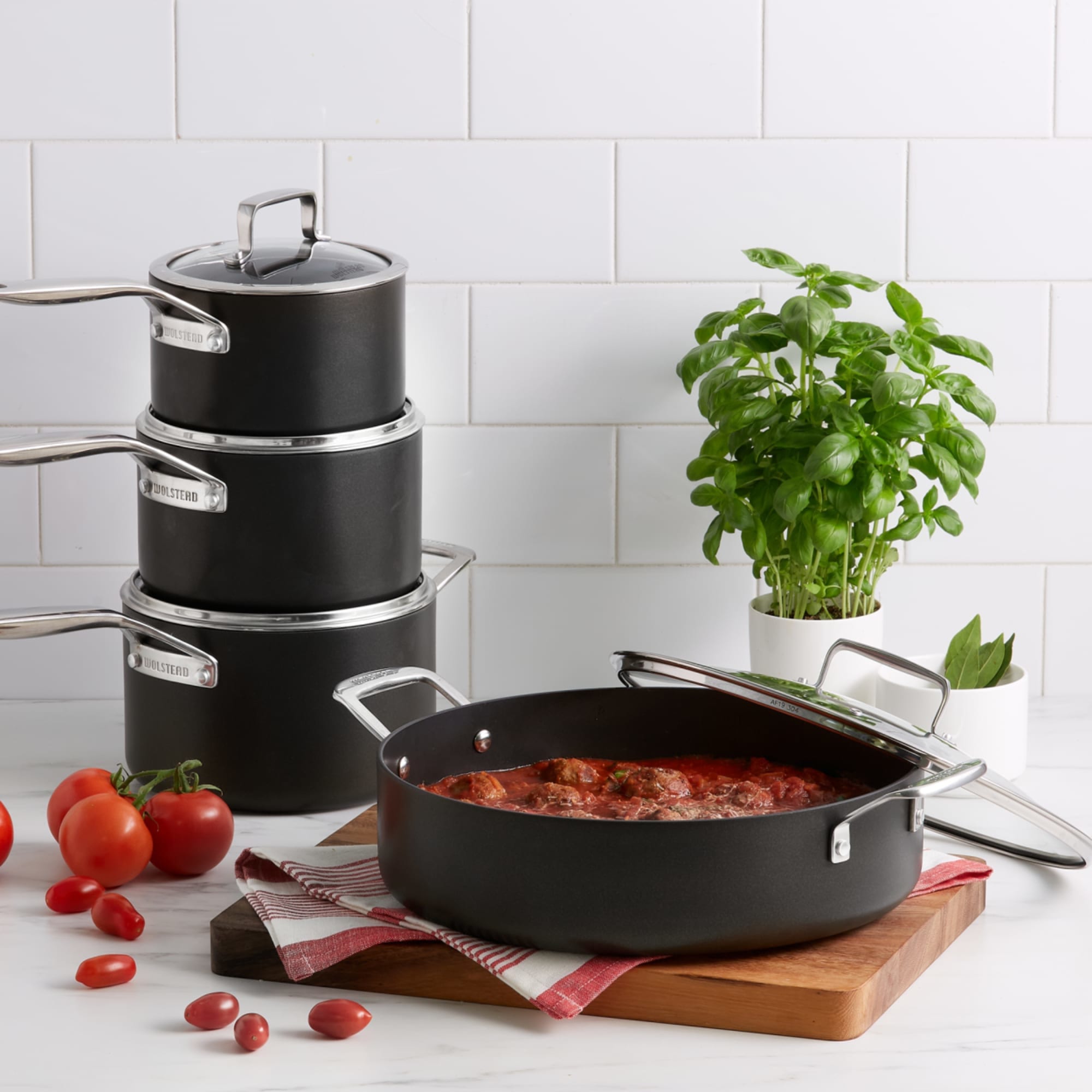 Wolstead Superior+ Non Stick Induction Chef's Pan 32cm - 6.5L Image 3