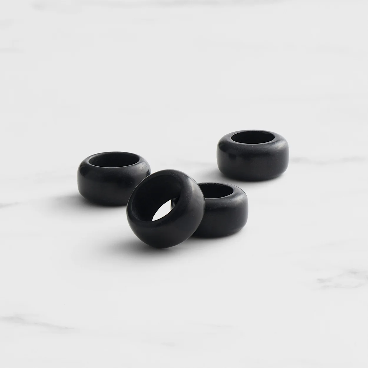 Salisbury & Co Riviera Marble Napkin Ring Set of 4 Black Image 1