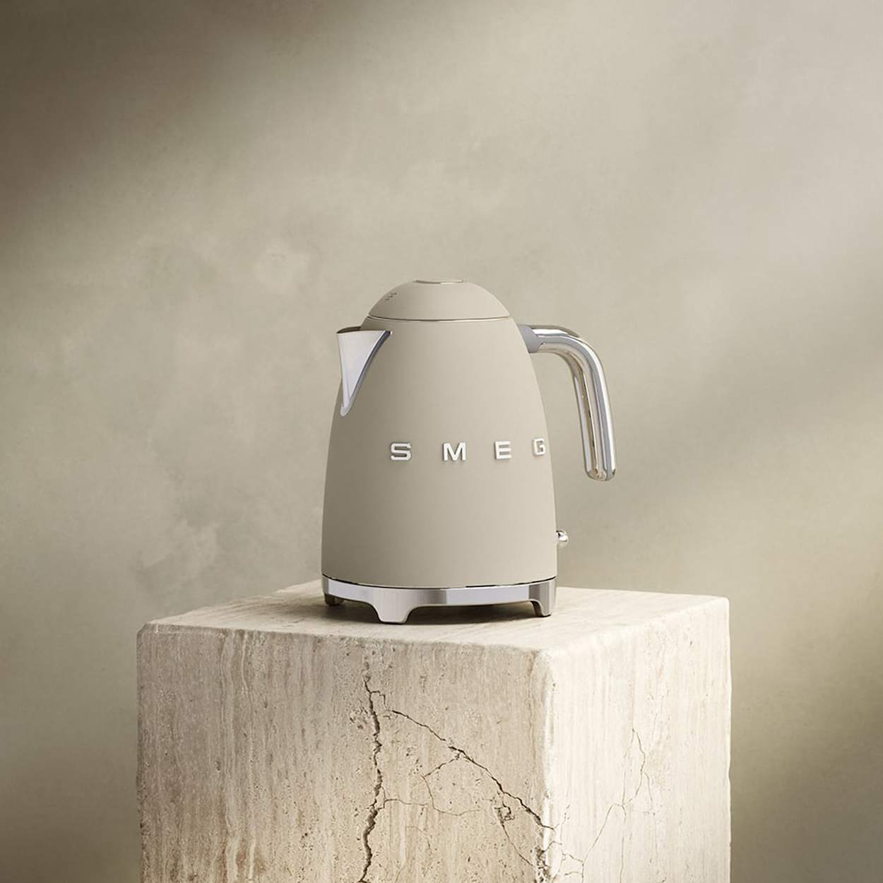 Smeg 50's Retro Style KLF03 Kettle 1.7L Moonlight | Kitchen Warehouse™
