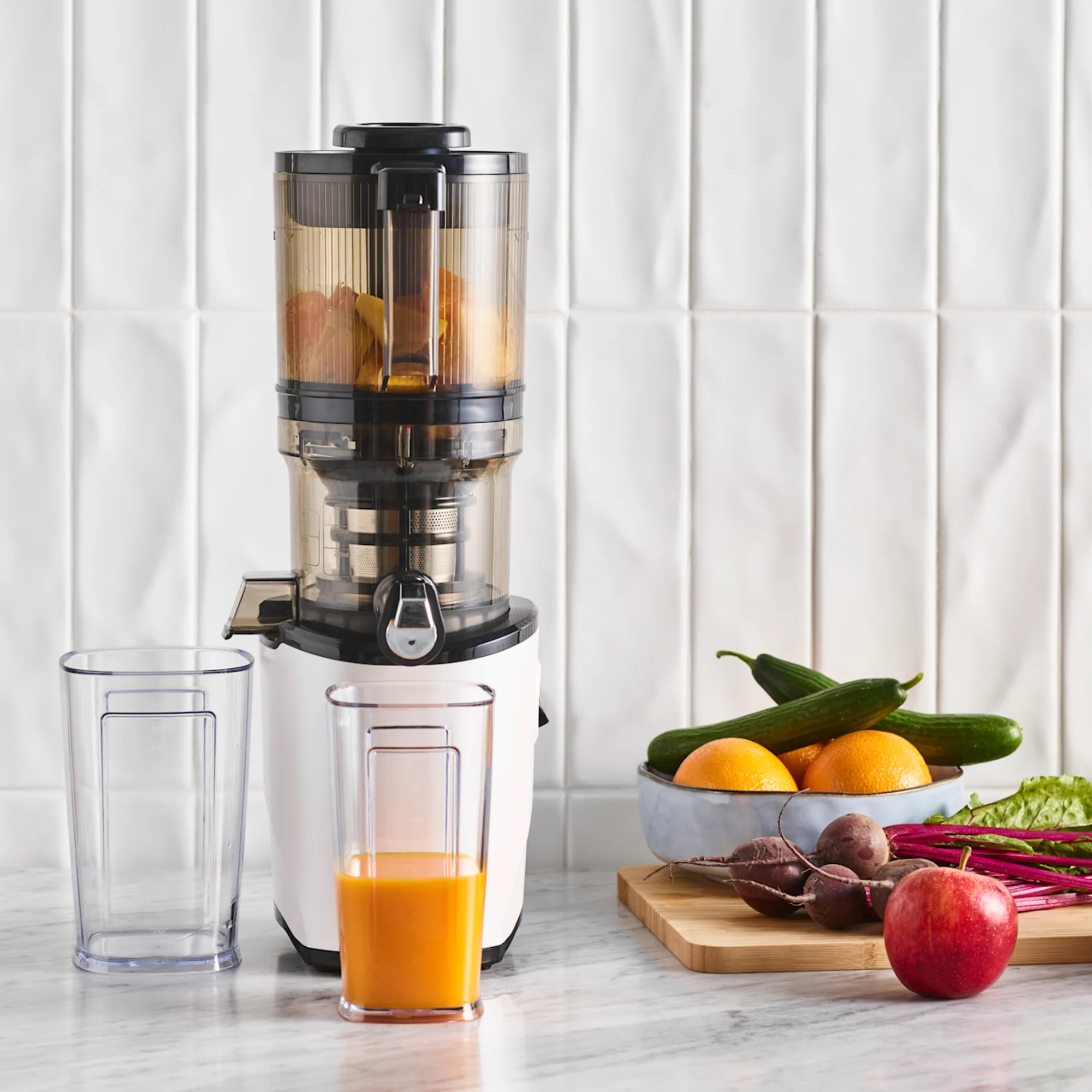 Kuvings Auto8-PW Hands Free Cold Press Juicer White Image 2