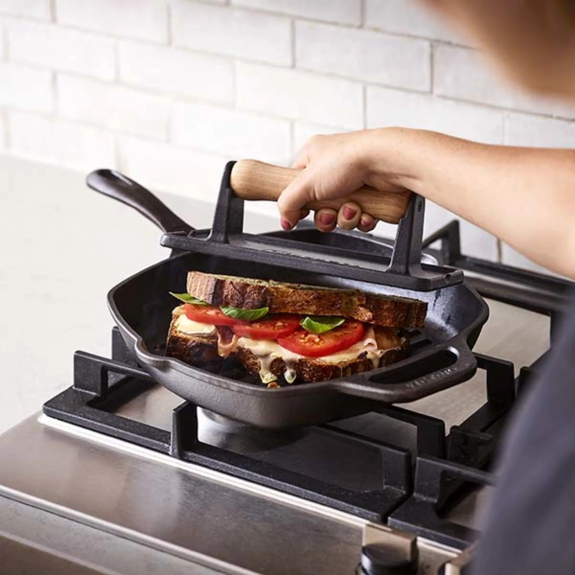 Victoria Seasoned Cast Iron Square Grill Pan 25cm Image 3