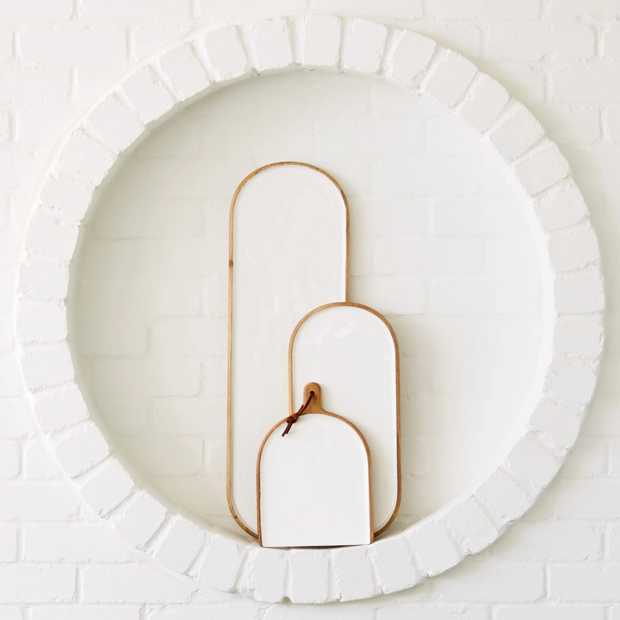 Salisbury & Co Calla Mango Wood Paddle Board 34x24cm White Image 3