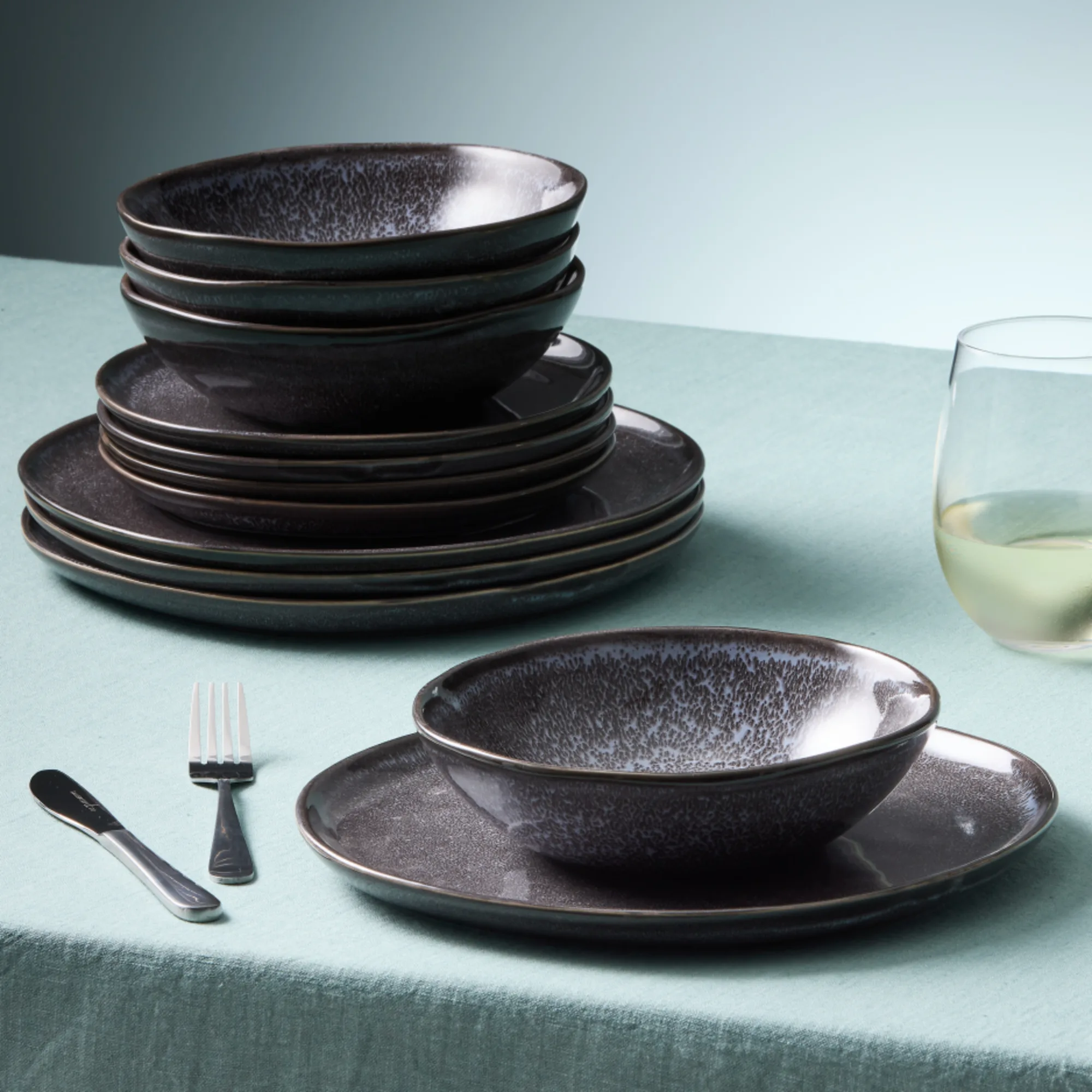 Salisbury & Co Capri Dinner Set 12pc Black Image 2