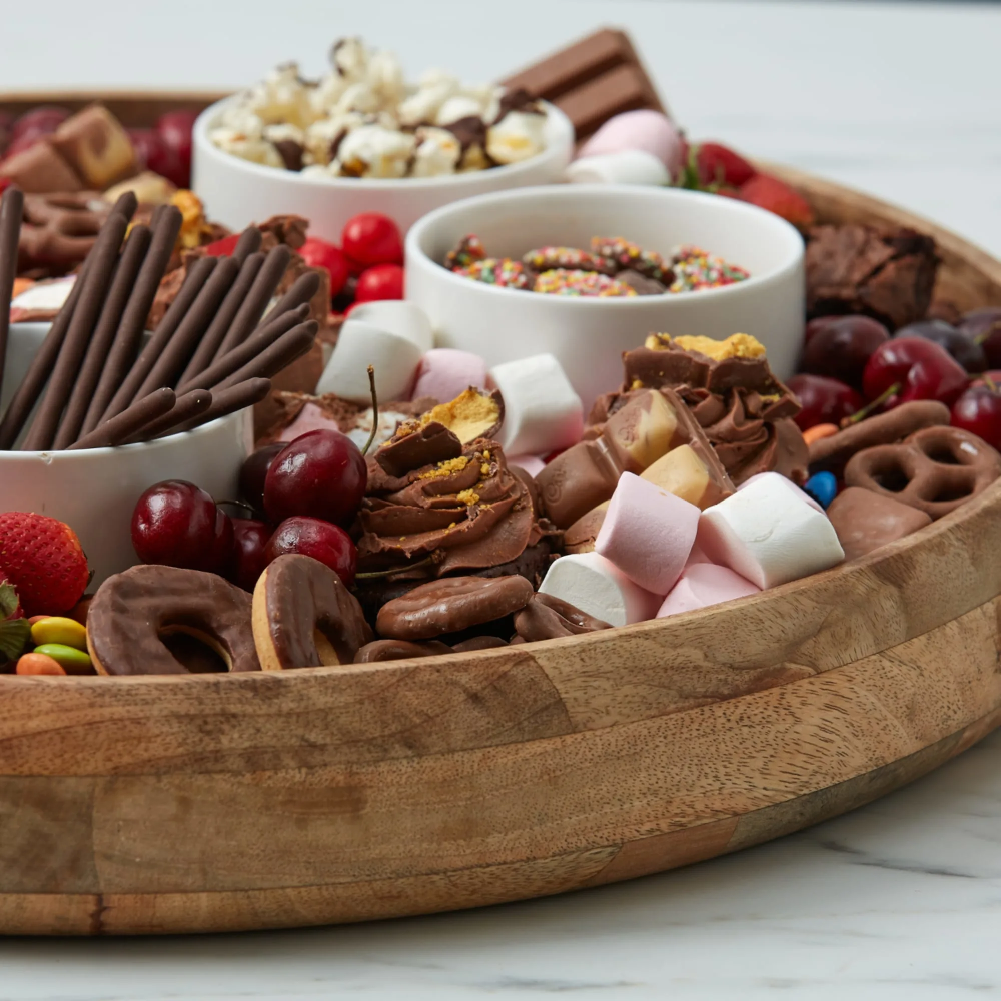 Salisbury & Co Grove Round Mango Wood Serving Tray 50x6cm Image 2