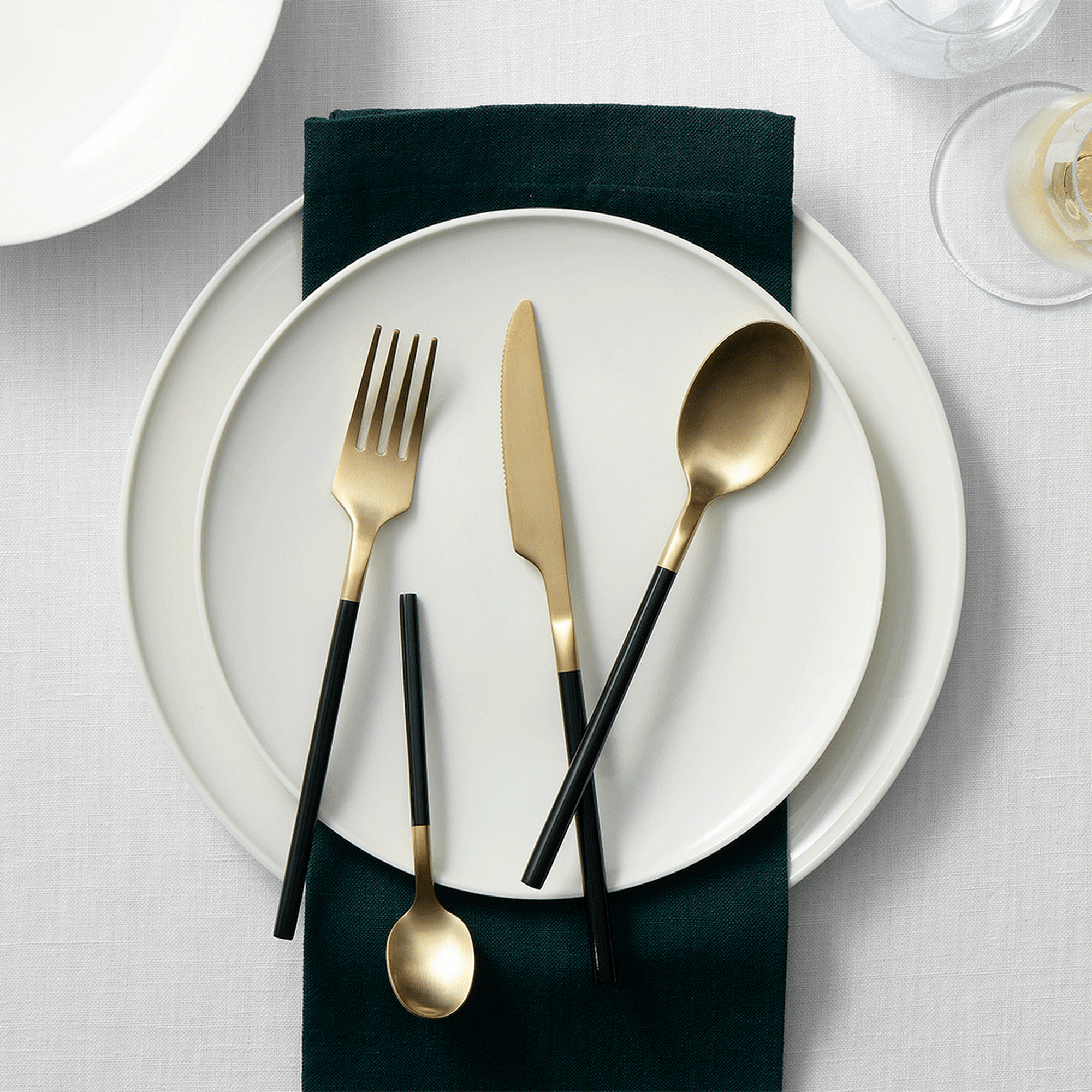 Salisbury & Co Vienna Cutlery Set 16pc Gold Black Image 2