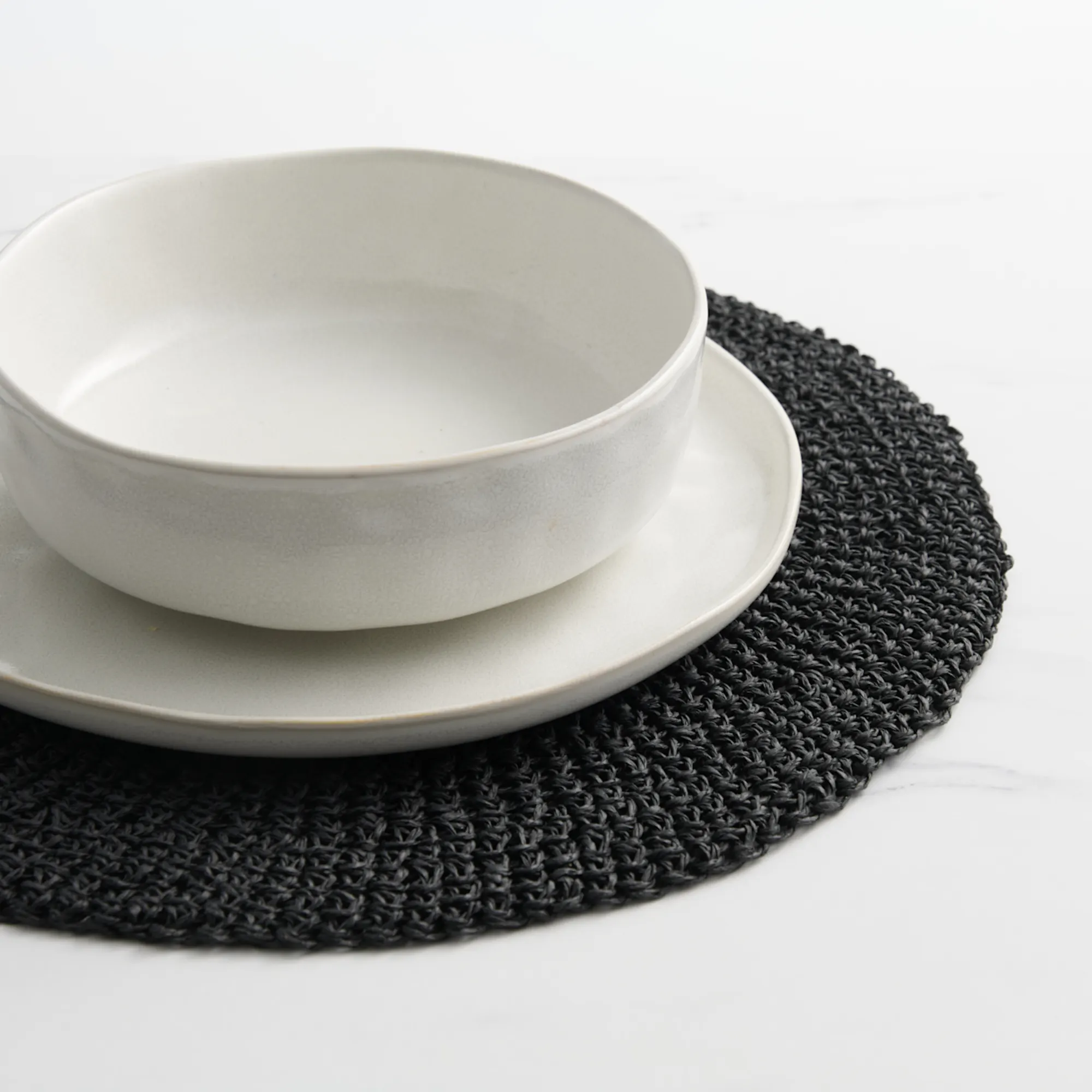 Salisbury & Co Woven Round Placemat 38cm Black Image 2