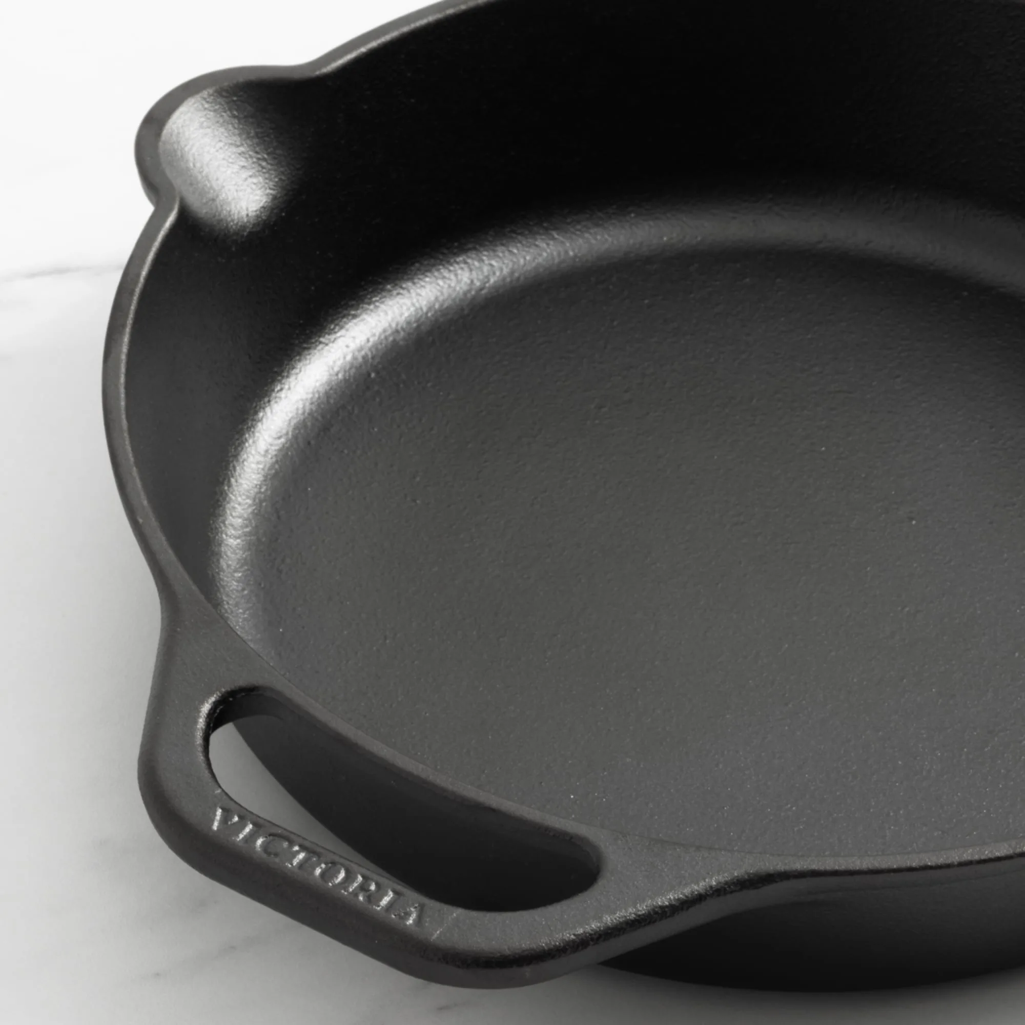 Victoria Seasoned Cast Iron Skillet 30cm Image 2