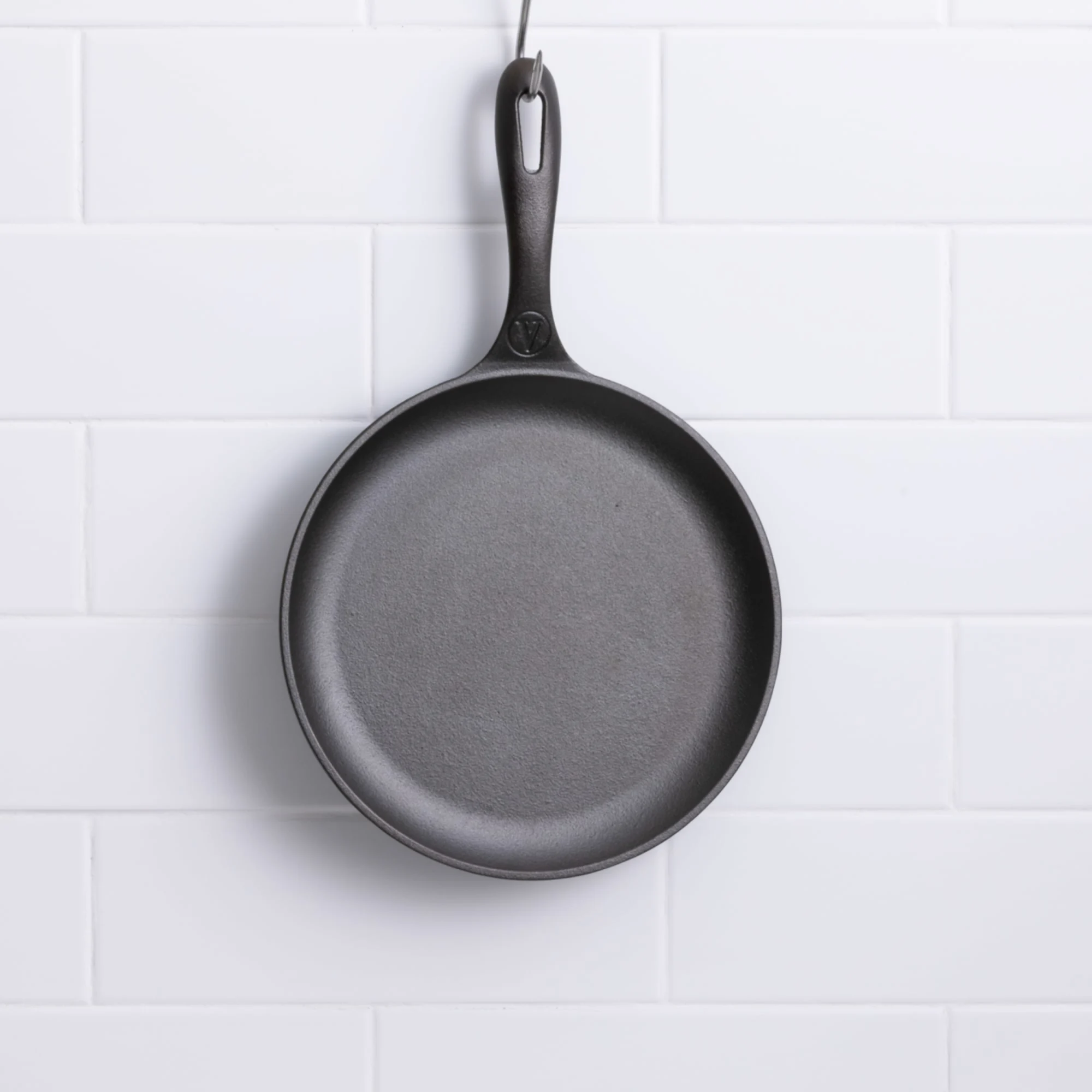Victoria Seasoned Cast Iron Round Griddle Pan 26cm Image 3
