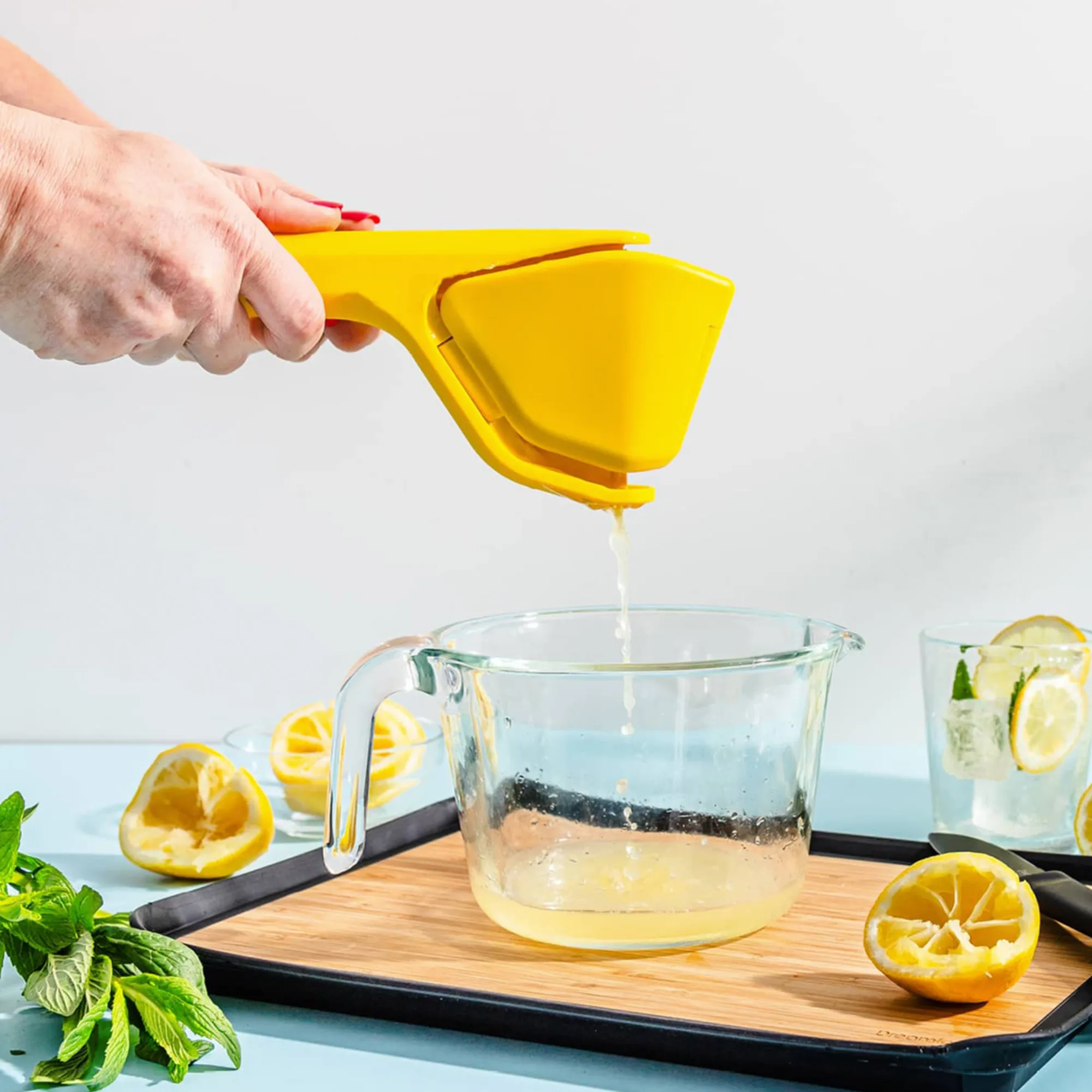 Dreamfarm Fluicer Fold Flat Easy Juicer Lemon Image 2