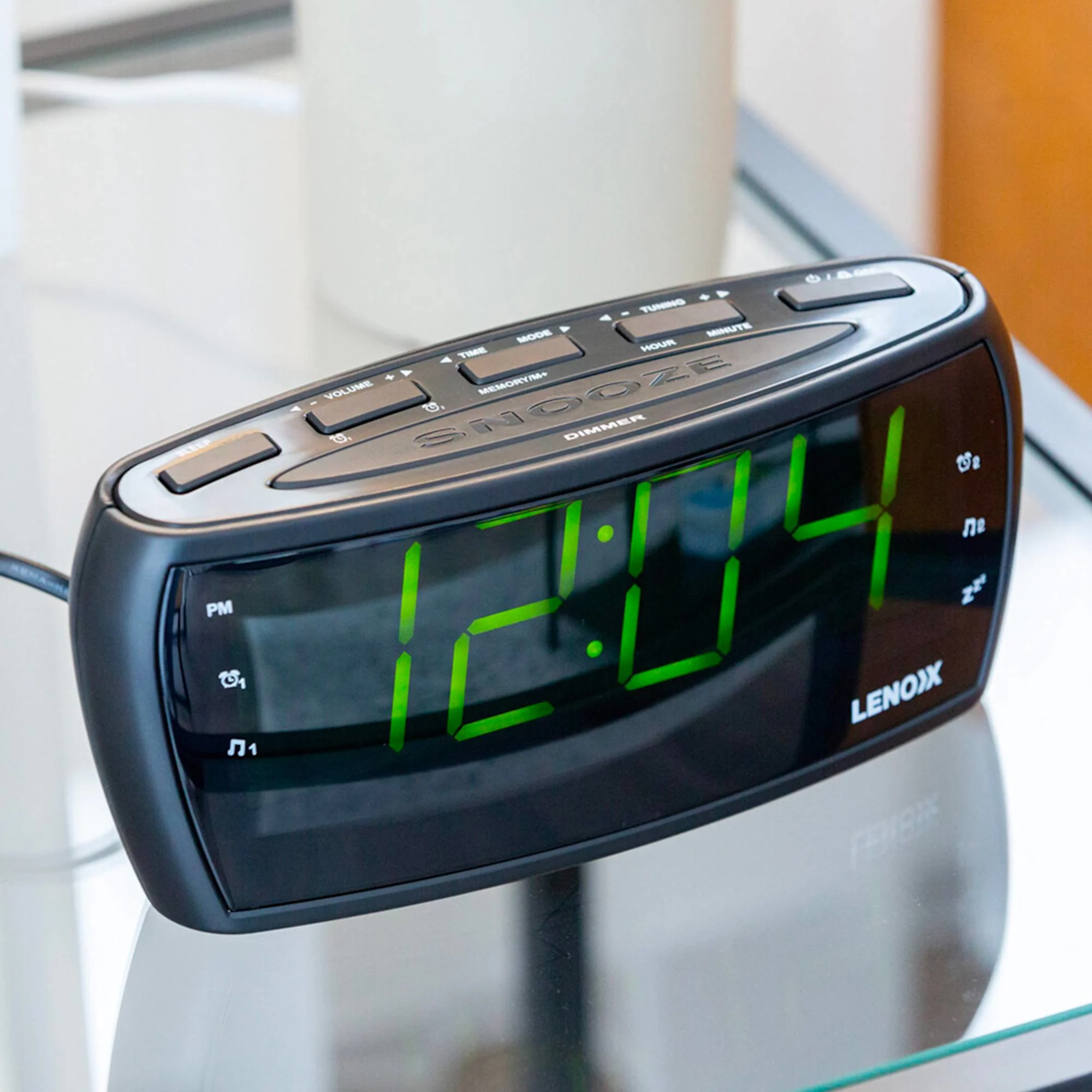 Lenoxx AM FM Clock Radio Black Image 3