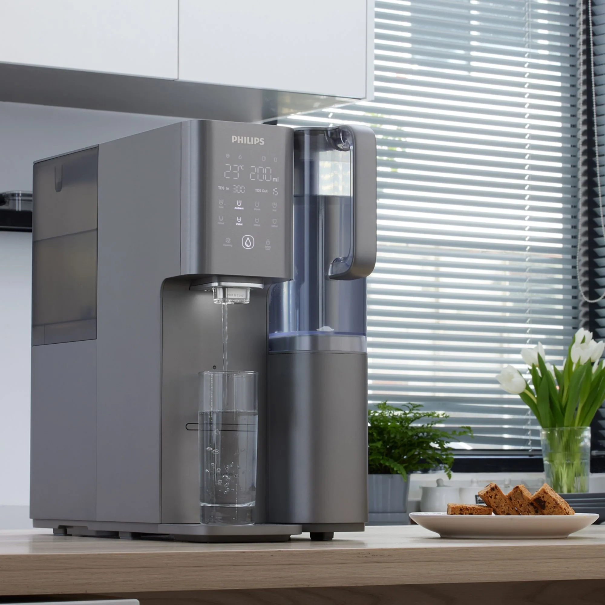 Philips Aquaporin Hot and Cold Water Station 1.8L Image 2
