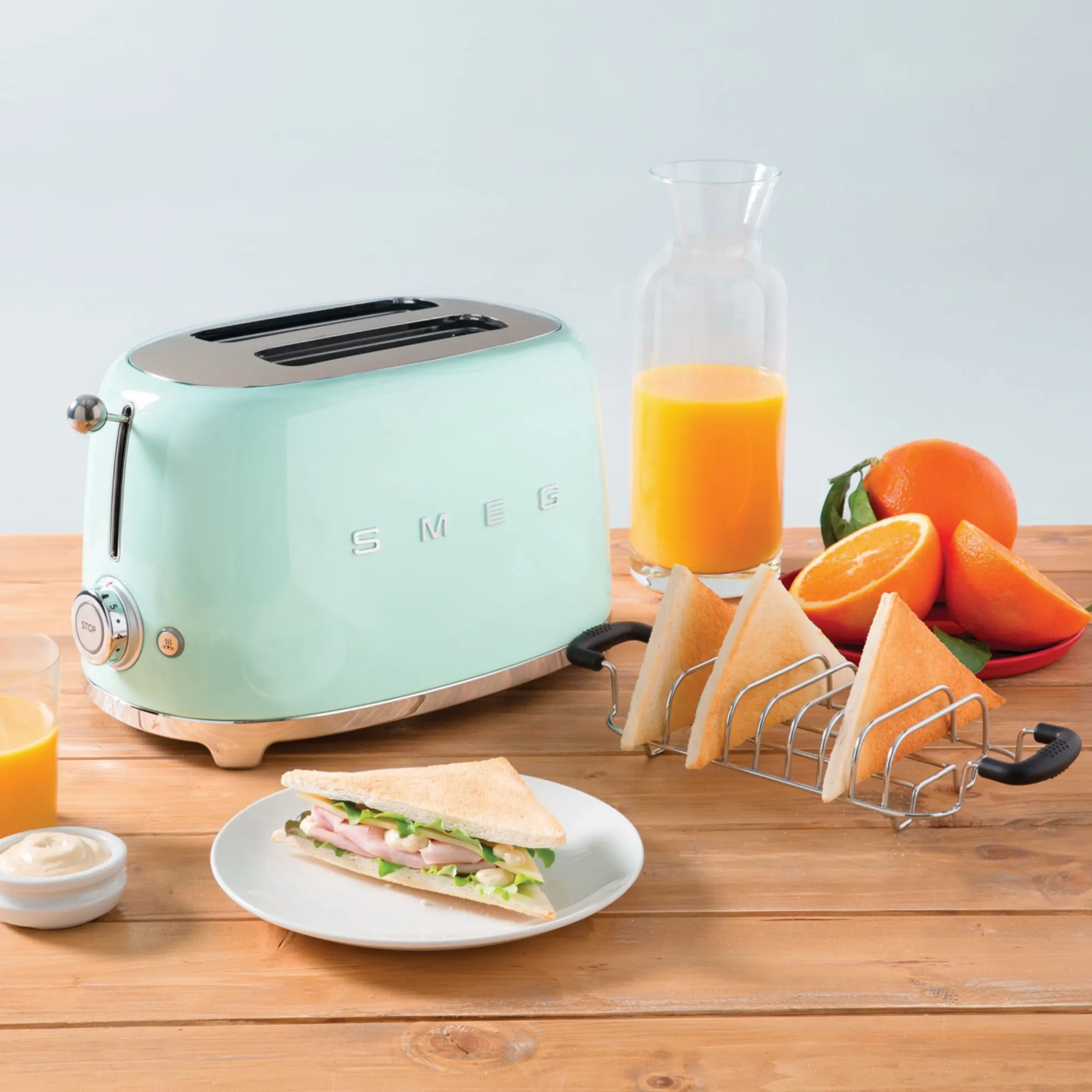 Smeg 50's Retro Style 2 Slice Toaster Pastel Green Image 2