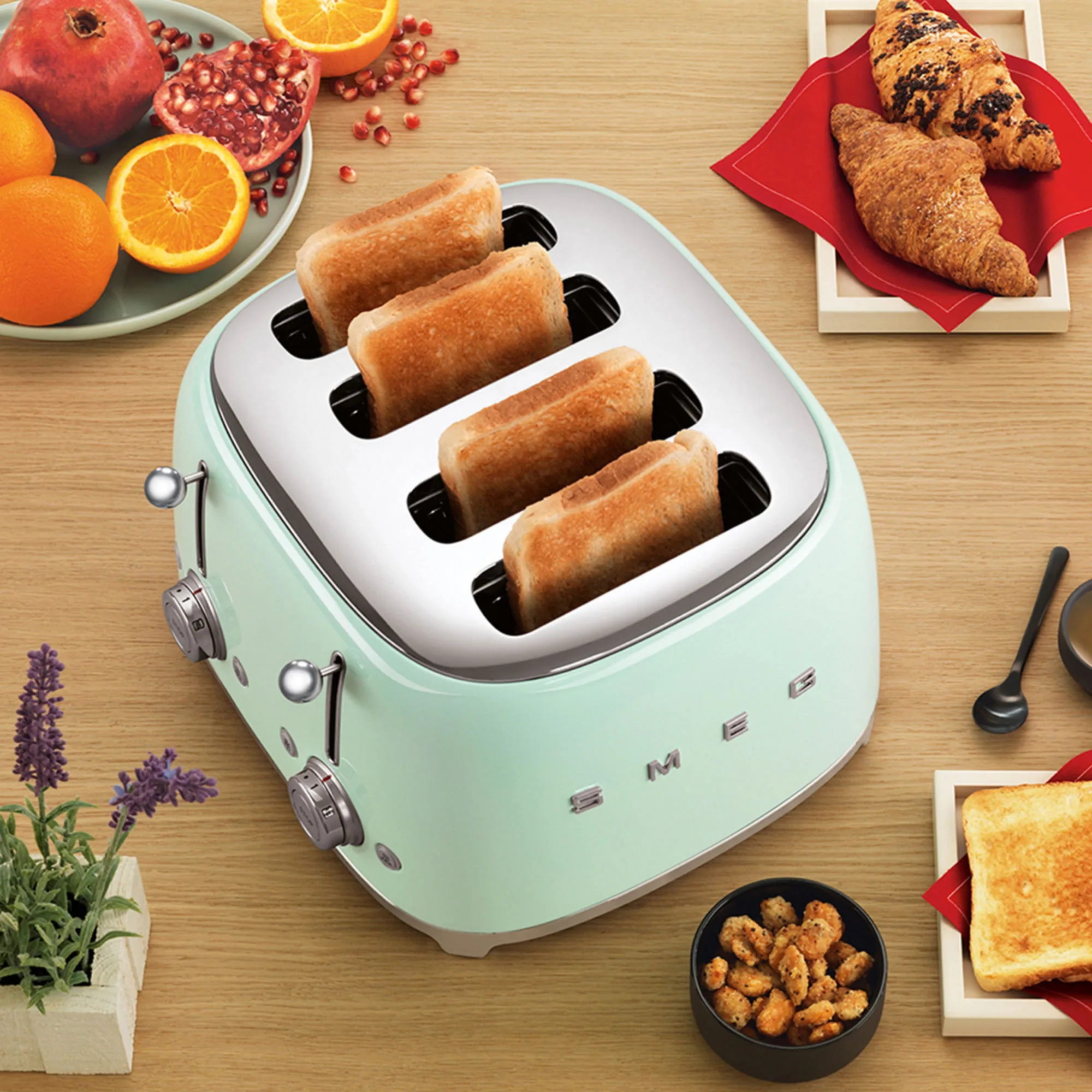 Smeg 50's Retro Style 4 Slot Toaster Pastel Green Image 2
