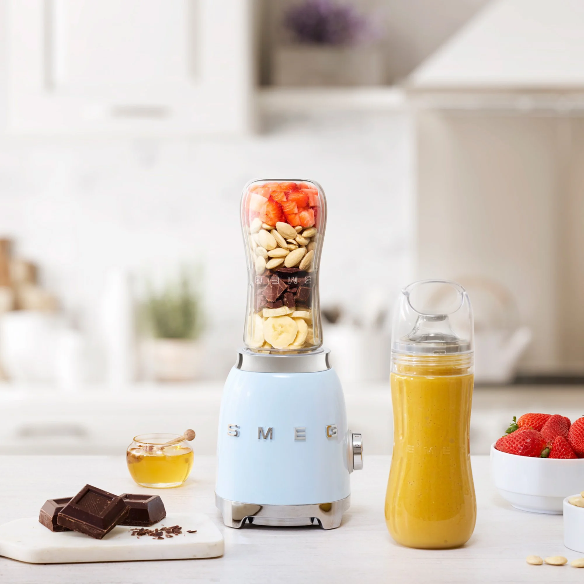 Smeg 50's Retro Style Mini Blender Pastel Blue Image 2