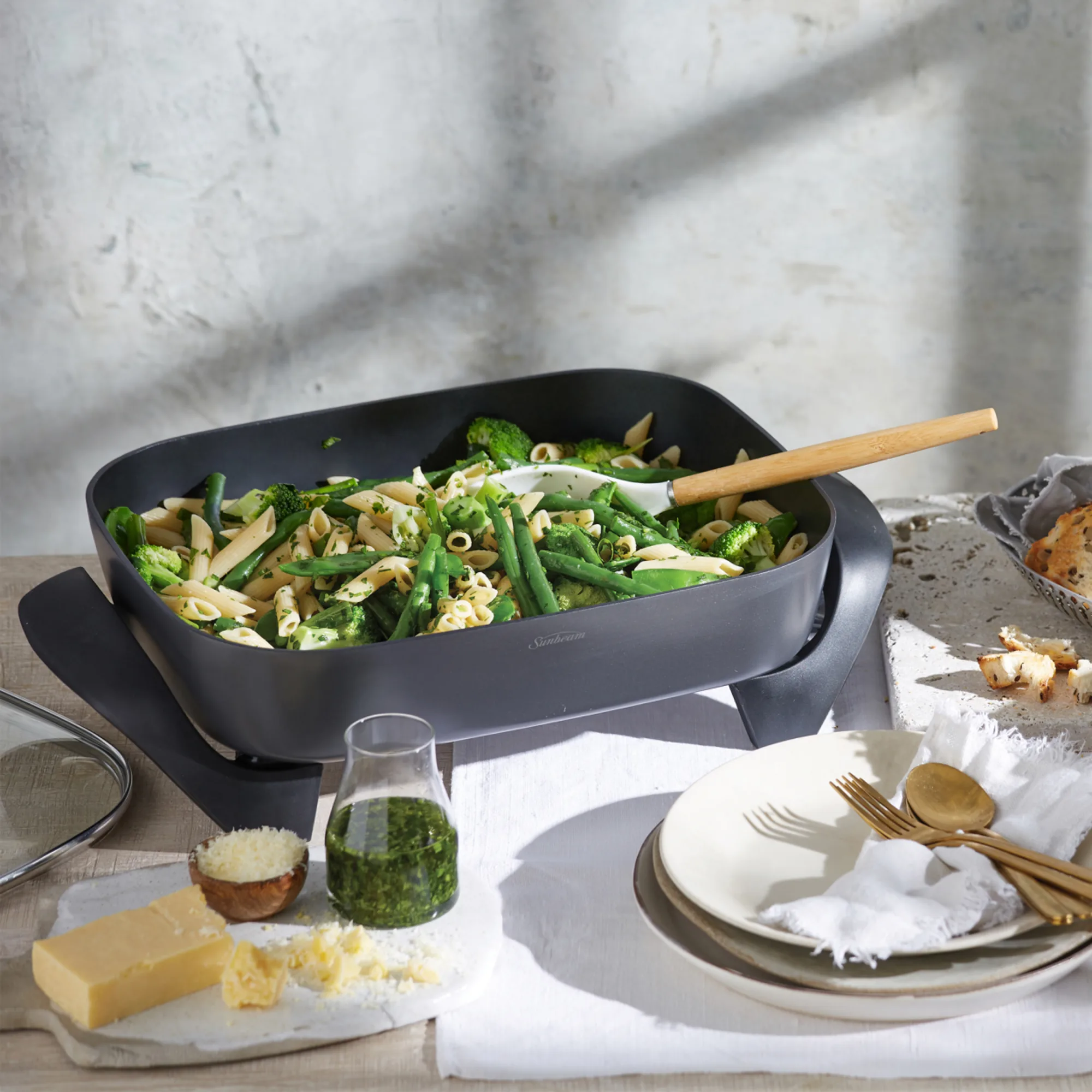 Sunbeam DiamondForce PUM4000DF Brekky & Banquet Electric Frypan and Skillet Set 2pc Image 2