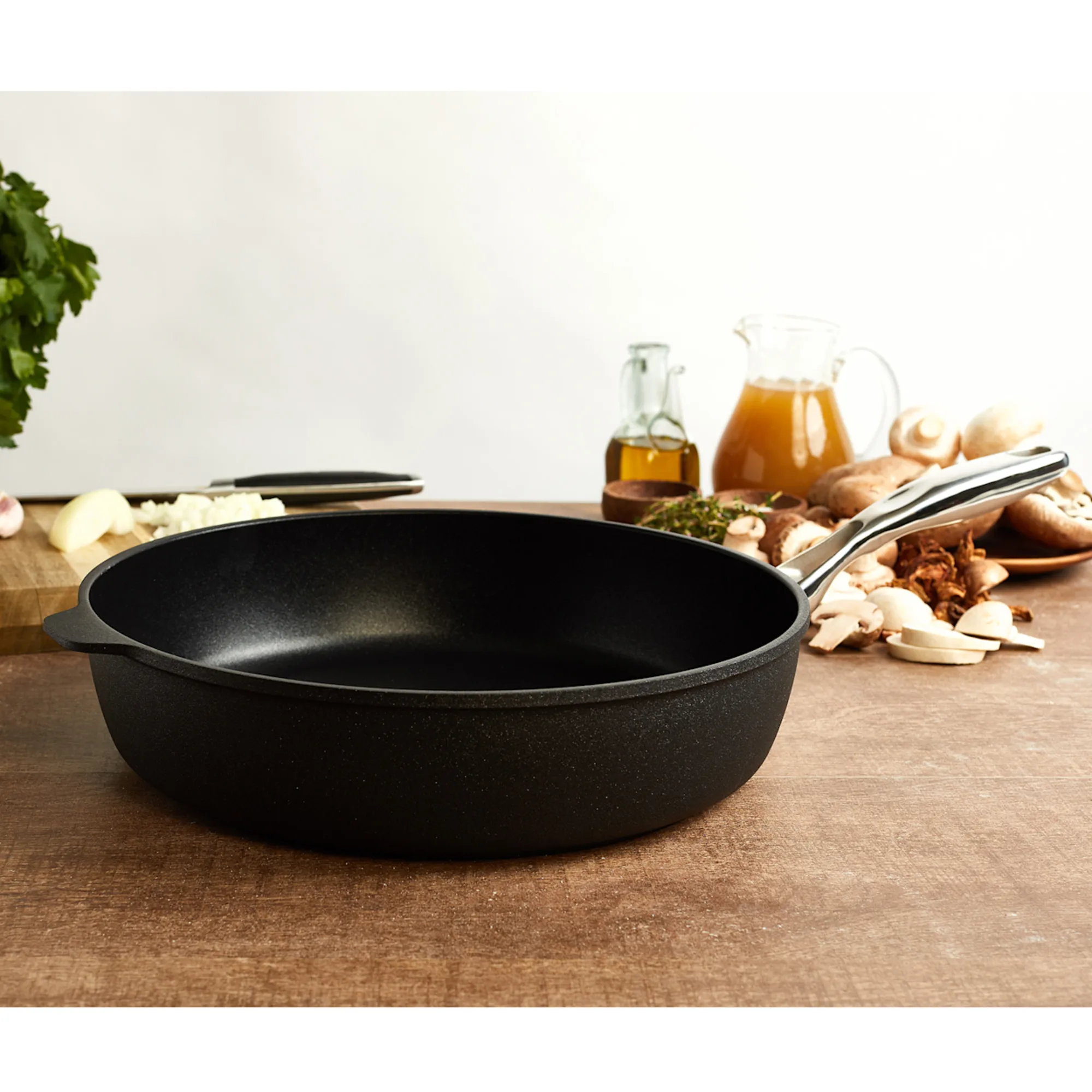 Swiss Diamond Classic XD Deep Saute Pan with Lid 32cm Image 2