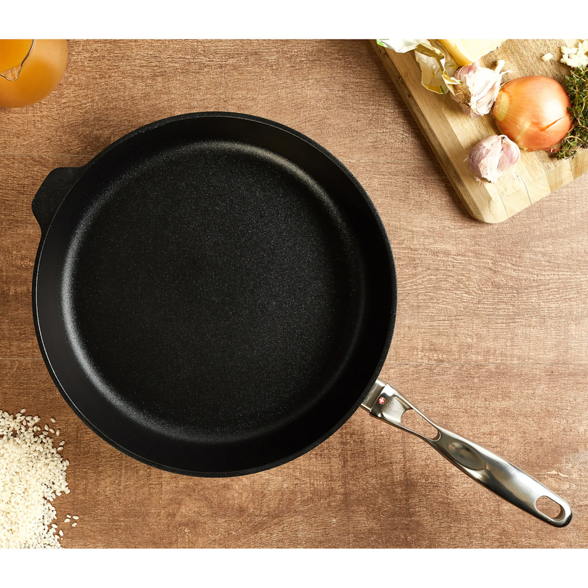 Swiss Diamond Classic XD Deep Saute Pan with Lid 32cm Image 3