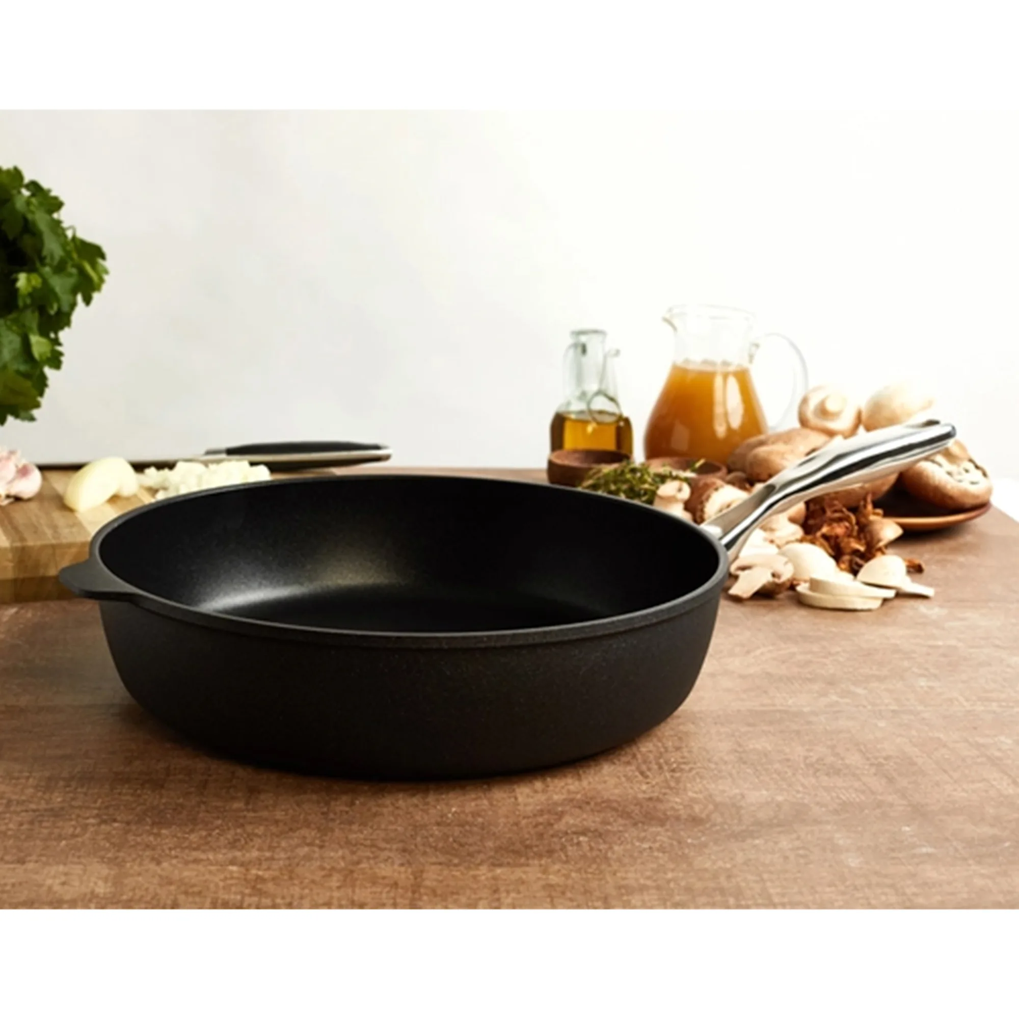 Swiss Diamond Induction XD Deep Saute Pan with Vented Glass Lid 32cm Image 2