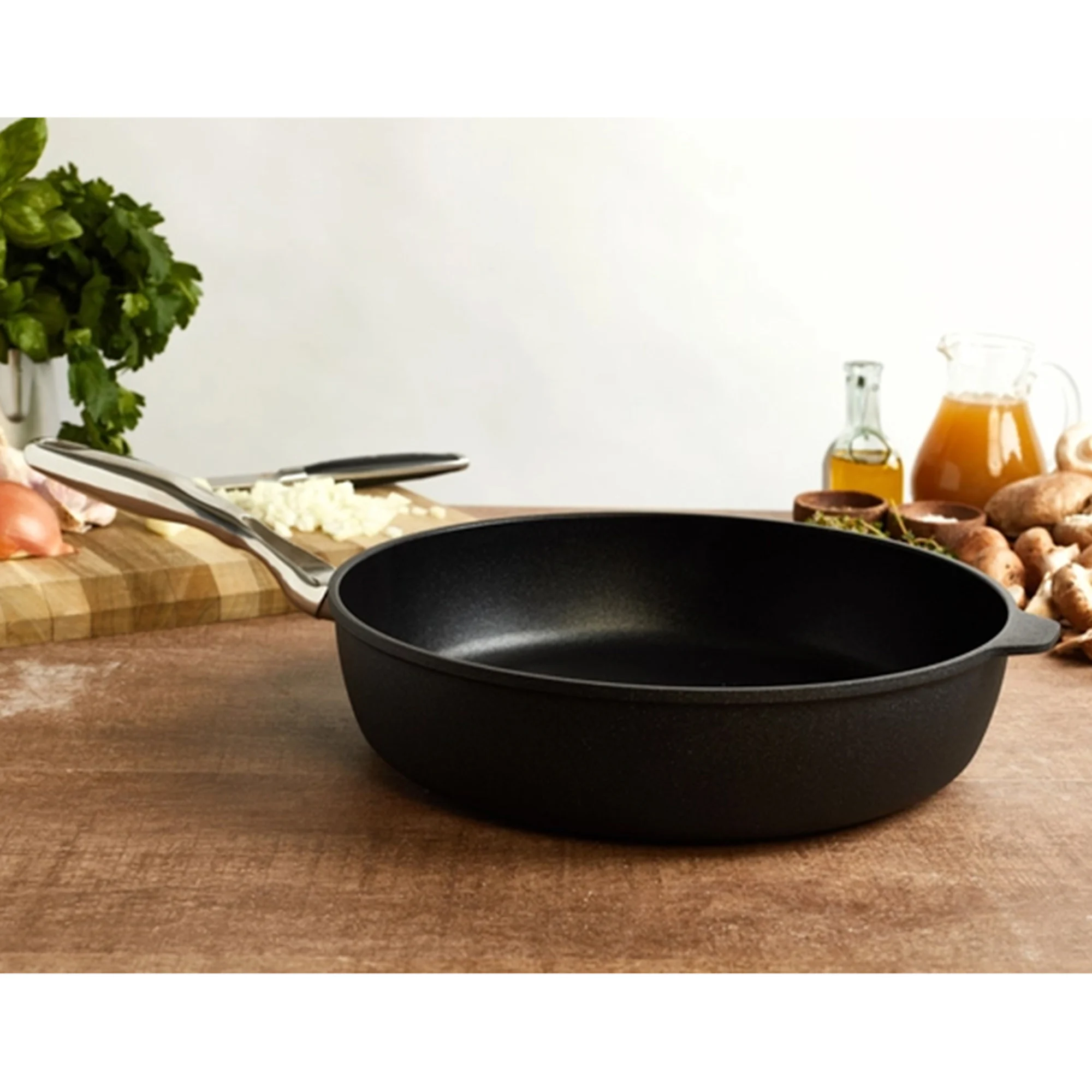 Swiss Diamond Induction XD Deep Saute Pan with Vented Glass Lid 32cm Image 3