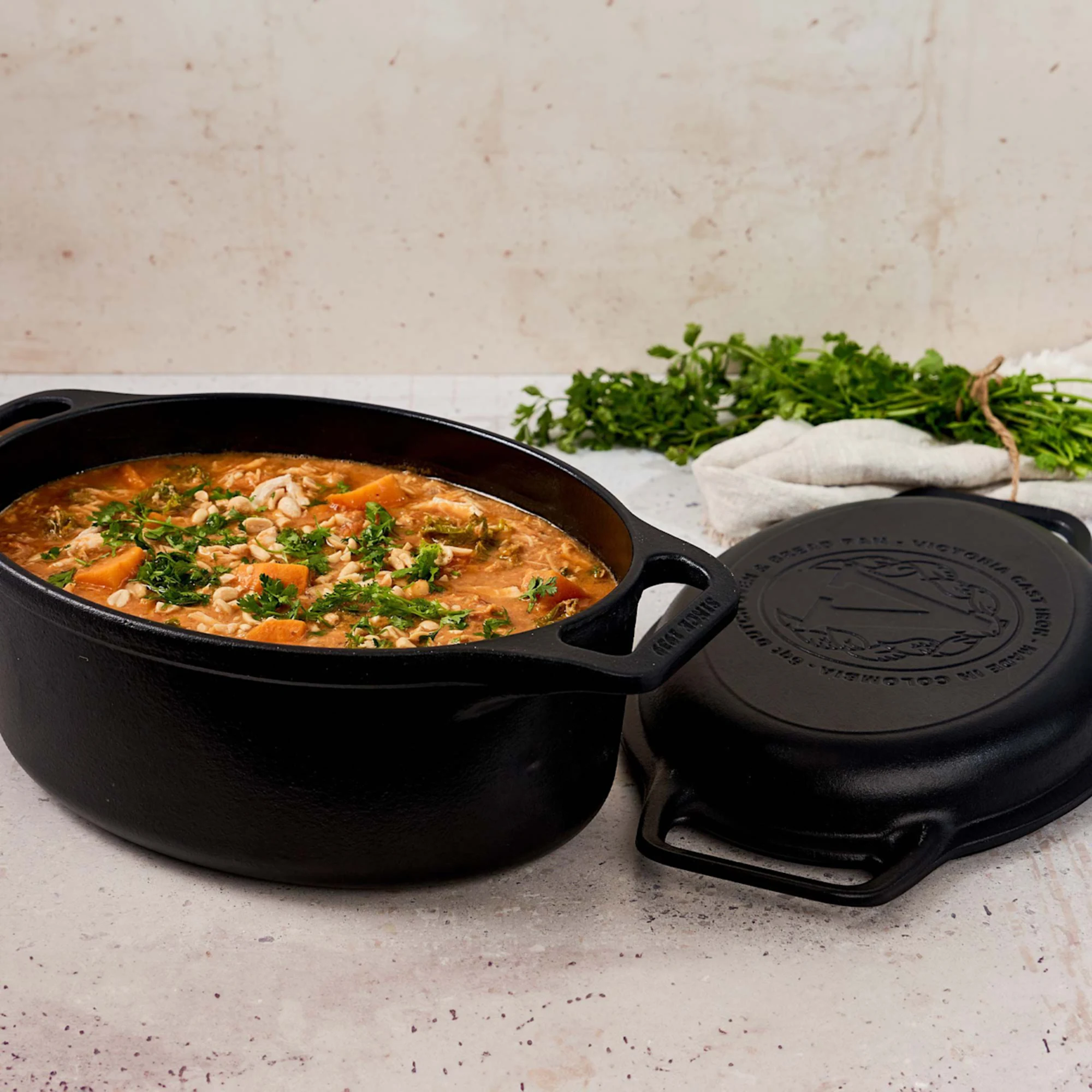 Victoria Enameled Bread Pan and Dutch Oven 5 7L Image 2