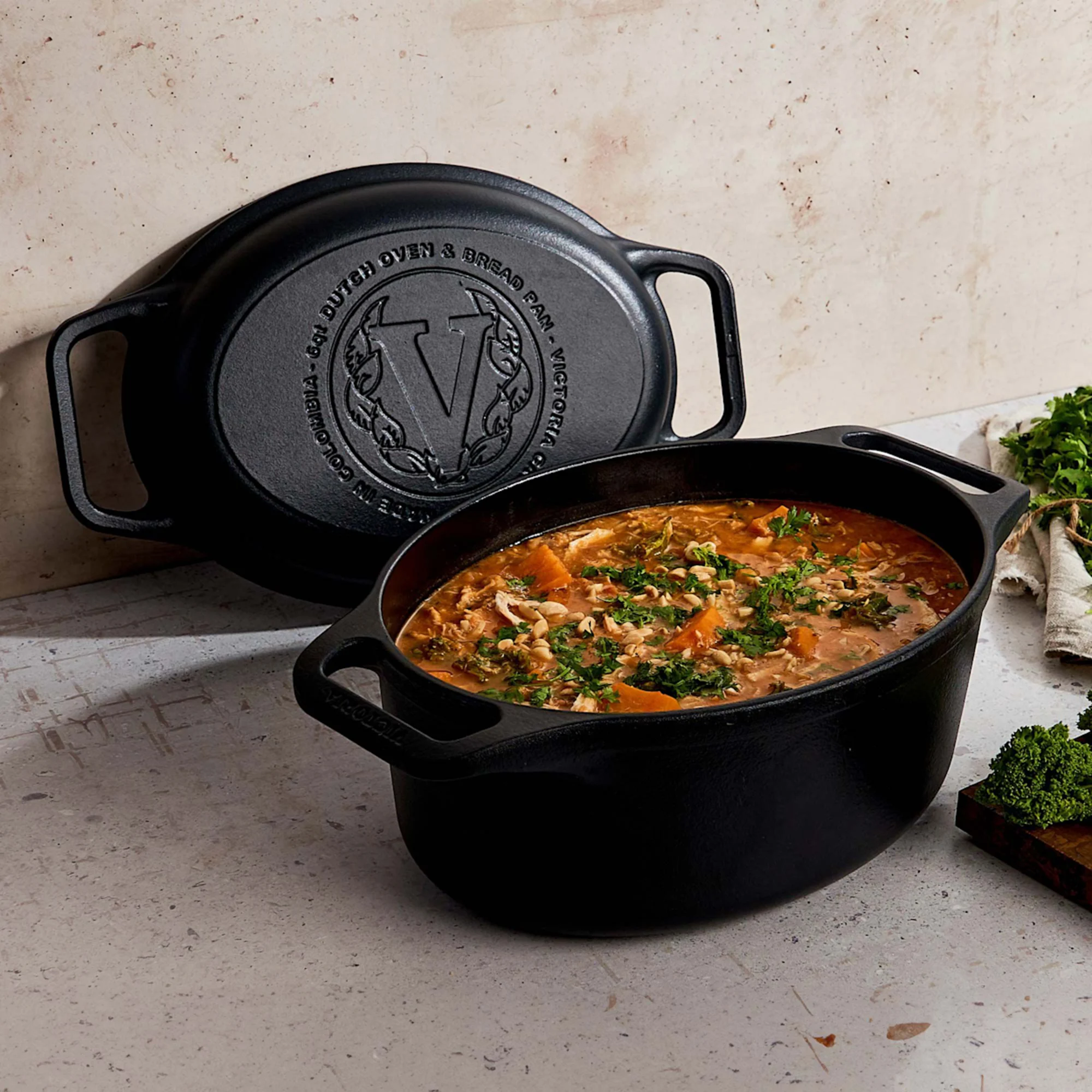 Victoria Enameled Bread Pan and Dutch Oven 5 7L Image 3